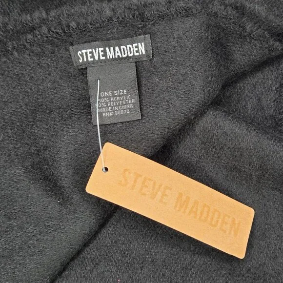 NWT Steve Madden Women's Black Fuzzy Scarf One Size - Picture 2 of 2